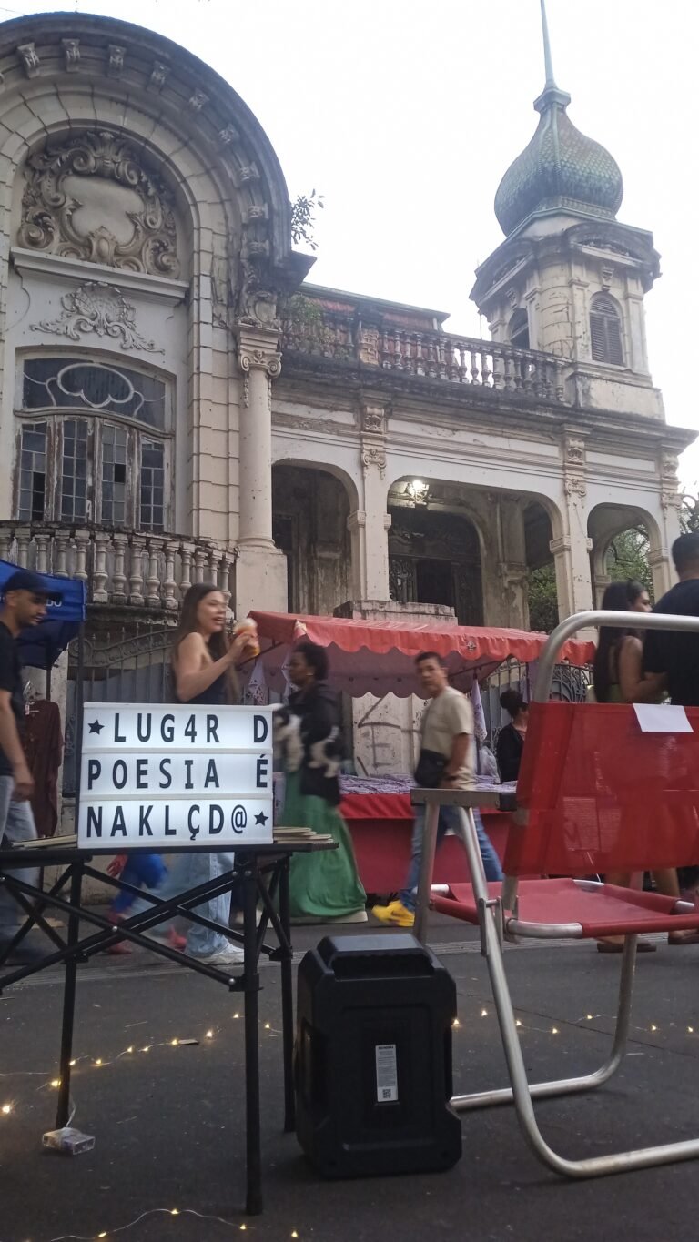 LUG4R D POESIA É NA KLÇD@, de Tiago Mine
