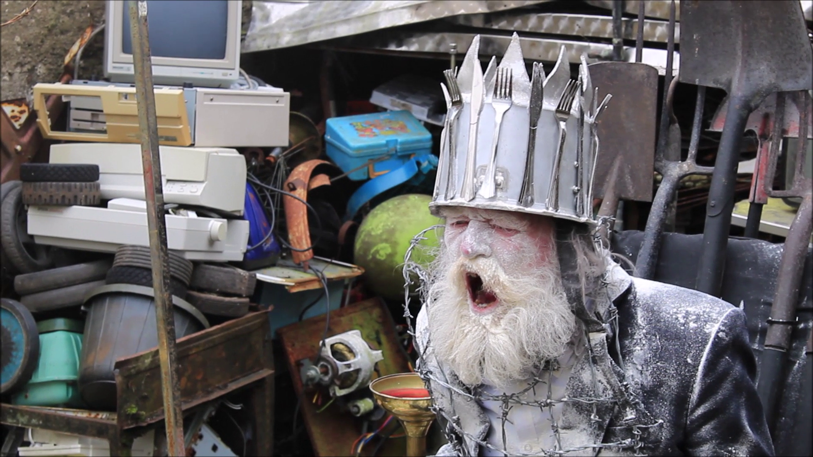 GAME OF TROWELS
