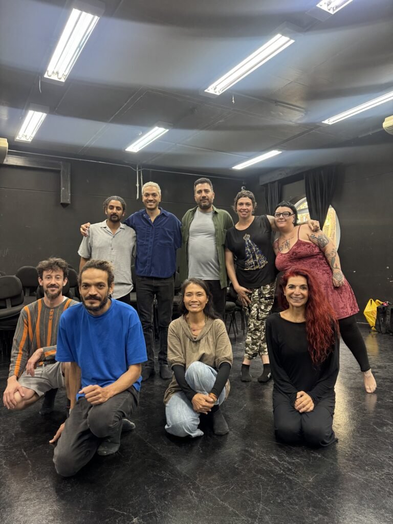 Foto de grupo dos participantes do workshop na sala do CEU Heliópolis