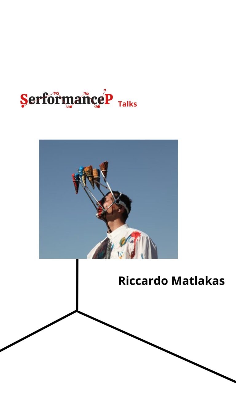 Card do SerformanceP Talks com Riccardo Matlakas: foto de uma performance do artista, com casquinhas de sorvete presas a uma armação diante do rosto, contra o céu azul